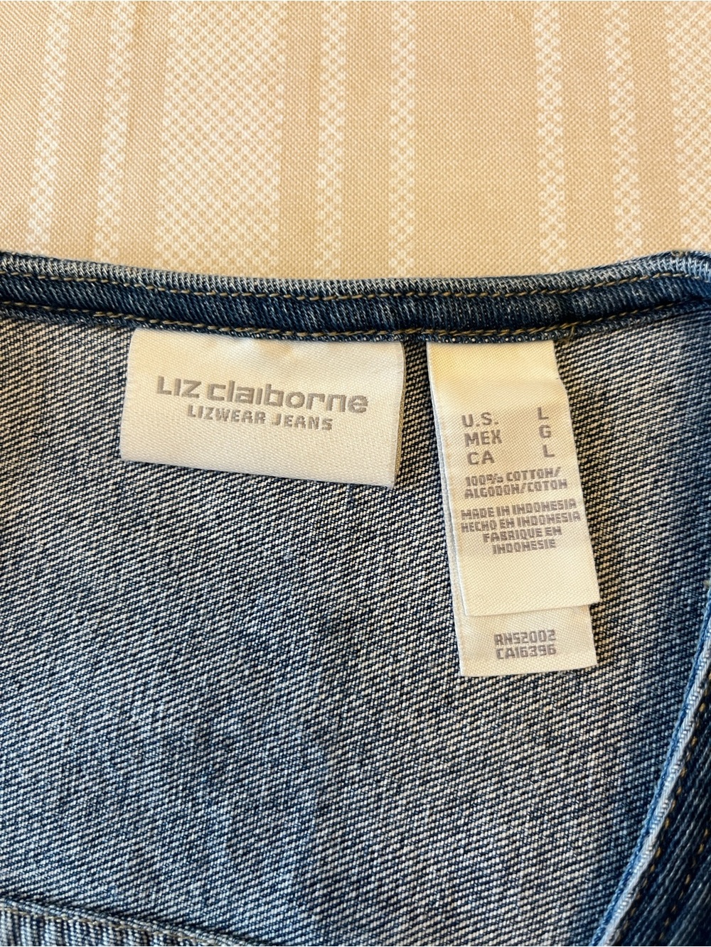 Classic Denim Vest in Medium Blue size L - Picture 4 of 7